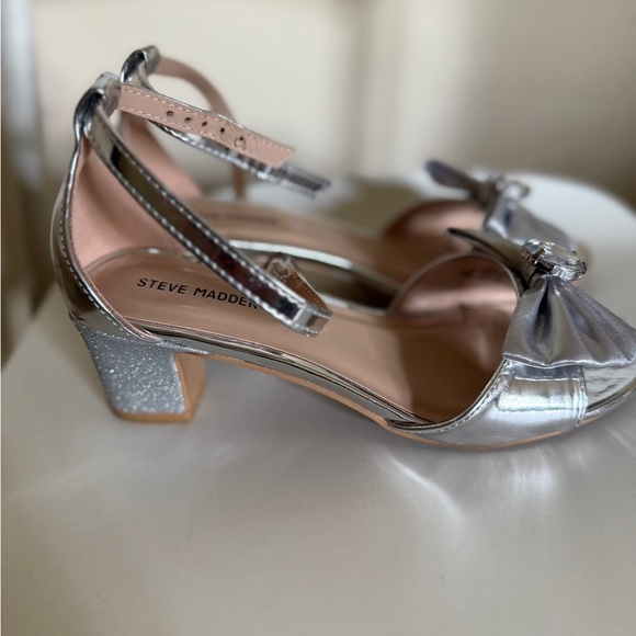 LIKE NEW Steve Madden Girls Shoes /Clair Heeled Sandal - Picture 4 of 7
